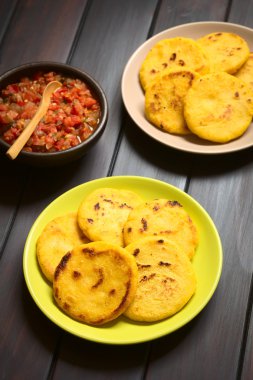 Hogao soslu Kolombiyalı Arepas