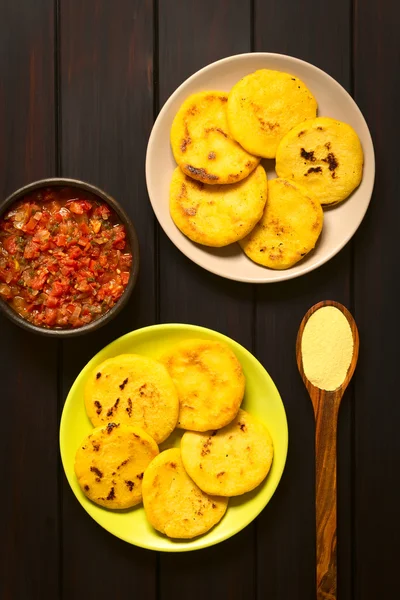 Arepas colombianas con salsa Hogao — Foto de Stock