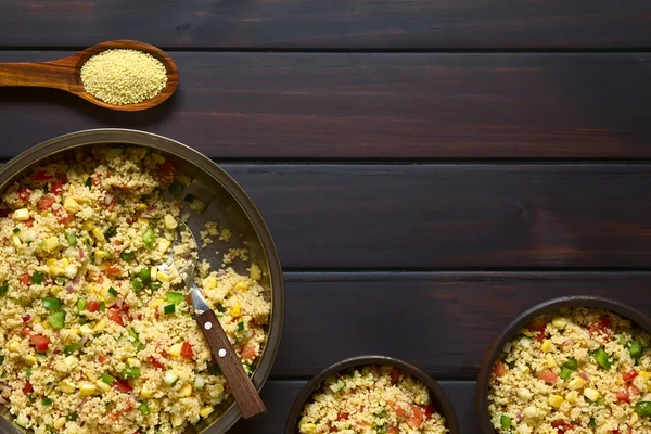 Vegetarischer Couscous-Salat — Stockfoto