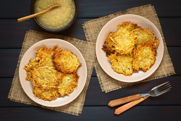 Potato Pancakes or Fritters with Apple Sauce — Zdjęcie stockowe
