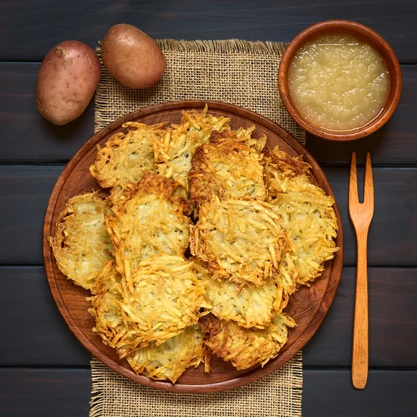 Potato Pancakes or Fritters with Apple Sauce Rechtenvrije Stockafbeeldingen