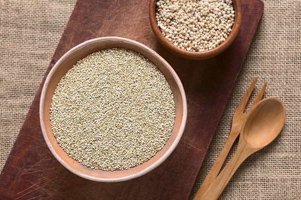 Çiğ beyaz Quinoa — Stok fotoğraf