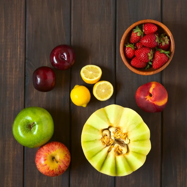 Variedad de frutas frescas —  Fotos de Stock