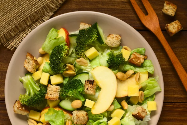 Insalata di mele, lattuga, broccoli — Foto Stock