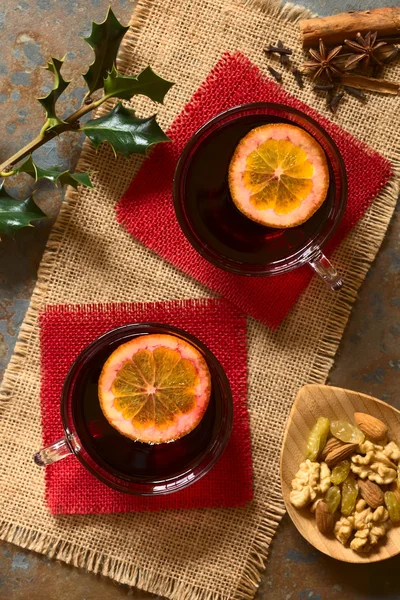 Mulled Red Wine in Glass Cups — Stock Photo, Image