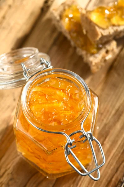 Oranje jam in pot — Stockfoto