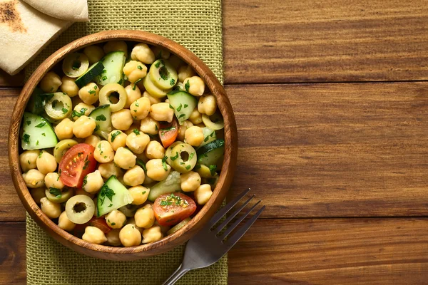 Salad mentimun Chickpea Tomato Olive — Stok Foto
