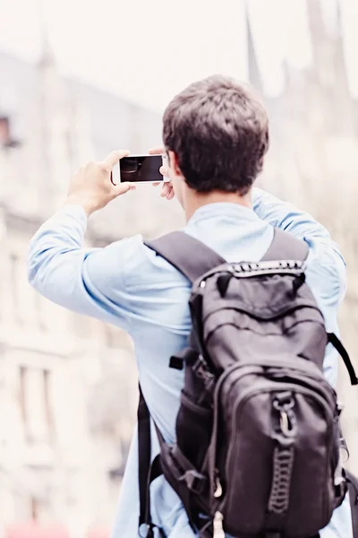 Tourist taking photo with phone — Stock Photo, Image