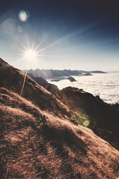 Чудовий захід сонця в Альпах — стокове фото