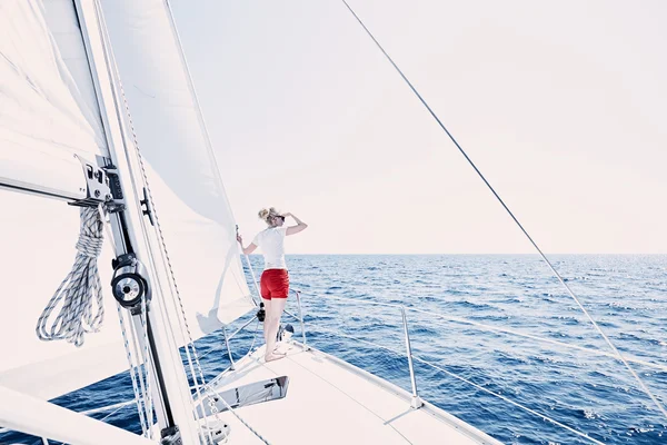 Girl on sailboat — Stock Photo, Image