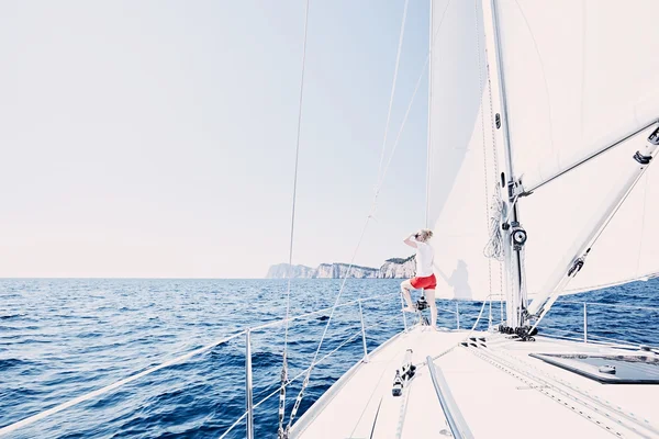 Girl on sailboat — Stock Photo, Image