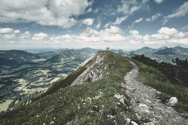 Casal em Alpes — Fotografia de Stock