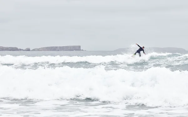 Surfista en onda —  Fotos de Stock