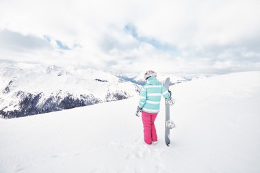 genç kadın snowboard