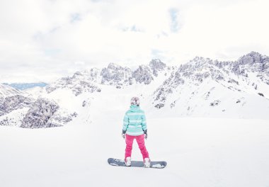 genç kadın snowboard