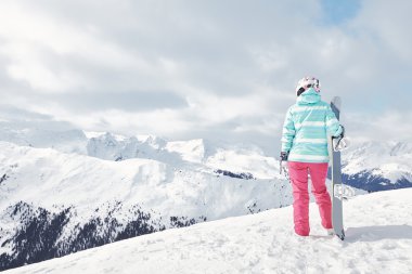 genç kadın snowboard