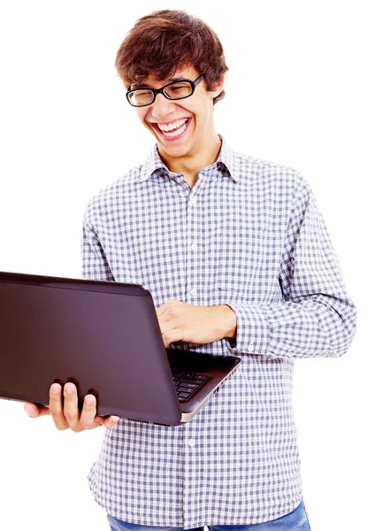 Skrattande kille med laptop — Stockfoto