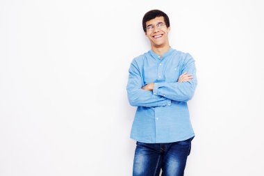 Çapraz kollarına beyaz adamla