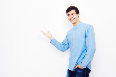 Adam gösteren boşaltmak