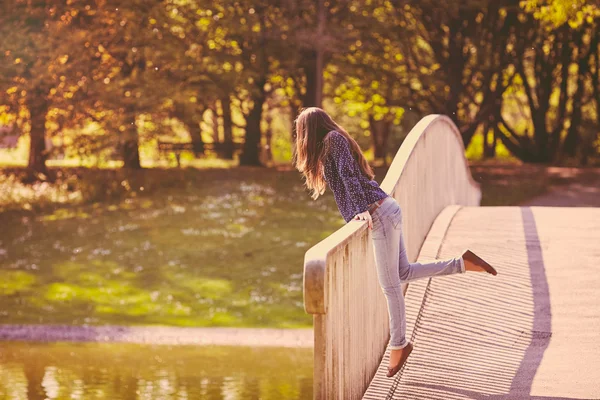 Girl having fun in park — Stock Photo, Image