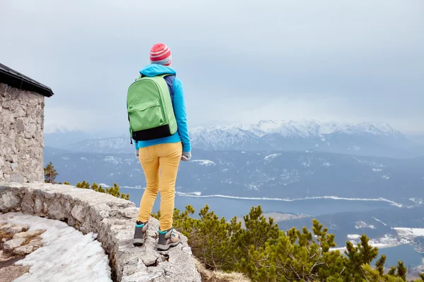 Girl in mountains — Stock Photo, Image