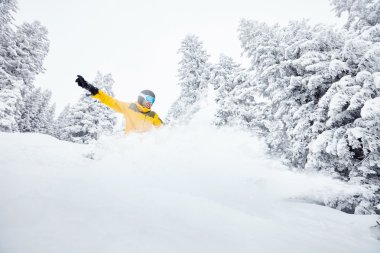 Adam olarak backcountry snowboarding