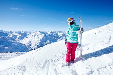 genç kadın snowboard