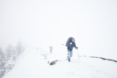 Aşırı kış Alpler'de hiking