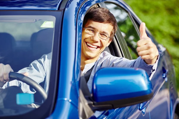 Guy inside car showing thumbs up — Stock Photo, Image