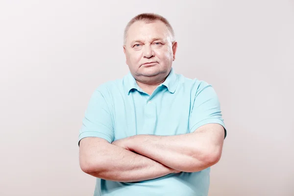 Senior with crossed arms — Stock Photo, Image