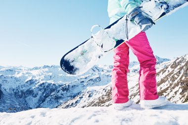 genç kadın snowboard
