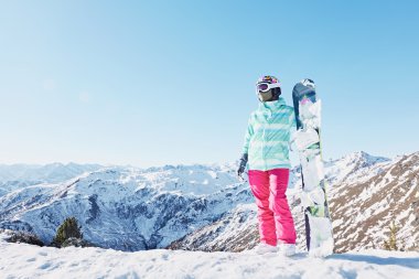 genç kadın snowboard