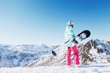 genç kadın snowboard