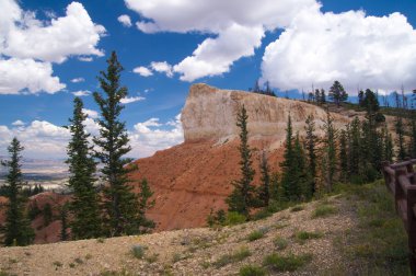 Bryce Canyon Rock kayalıklarla
