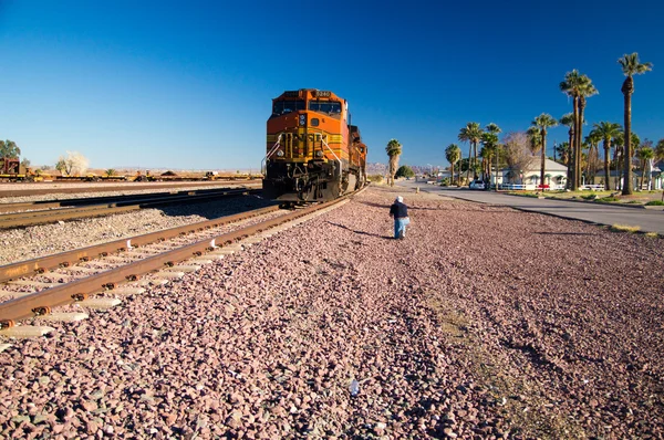 Fotógrafo en BNSF Locomotora de tren de carga No. 5240 —  Fotos de Stock