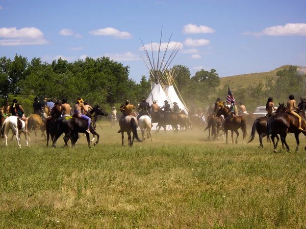 Két világok találkoznak a Little Bighorn újbóli beiktatását csata — Stock Fotó