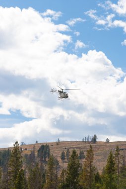 Helikopter Smokejumpers mücadele orman yangını Yellowstone içinde dolu