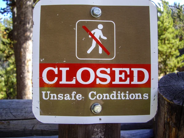 Warning sign for Hikers — Stock Photo, Image