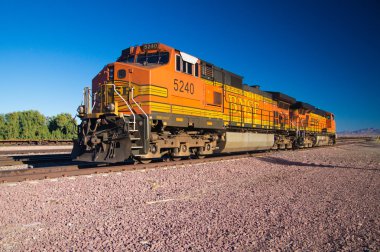 Rayda bir sabit Bnsf yük treni lokomotif No 5240