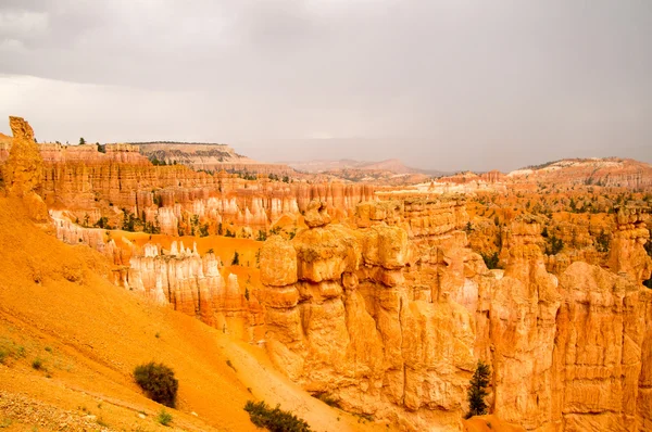 Bryce Canyon brilla dopo la pioggia estiva — Foto Stock