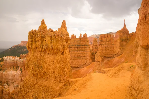 Homokkő szobrokkal, Bryce Canyon eső után Stock Kép