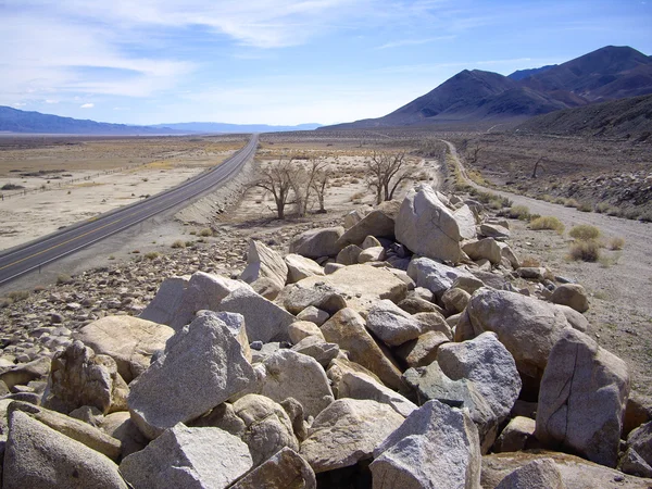 Długa droga do domu przez Eastern Sierra Nevada — Zdjęcie stockowe