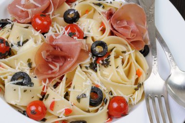 tabak makarna jamon ile