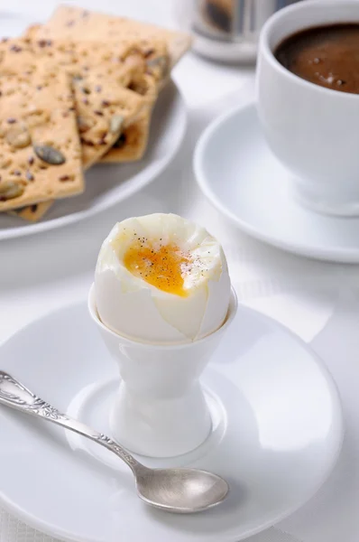 Gekochtes Ei zum Frühstück — Stockfoto