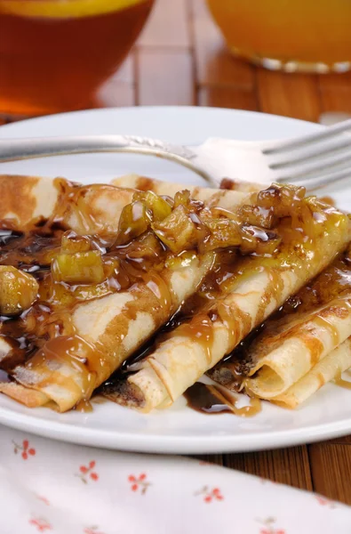 Panquecas para pequeno-almoço com maçã — Fotografia de Stock