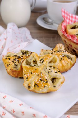 topuz puf böreği ıspanak ve ricotta ile