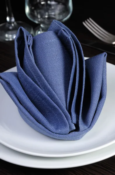 Napkin in the form of a flower bud — Stock Photo, Image