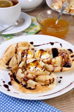 Süzme peynirli krep