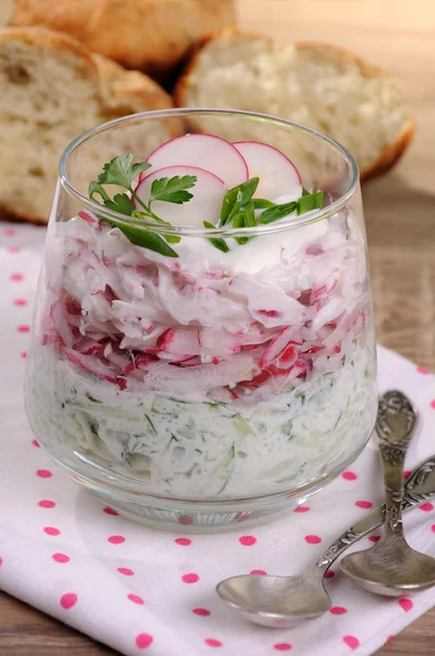 Salad of radish and cucumber — Stock Photo, Image