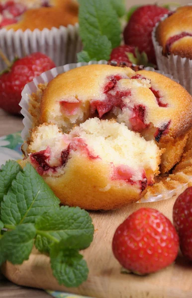Muffin z truskawkami — Zdjęcie stockowe